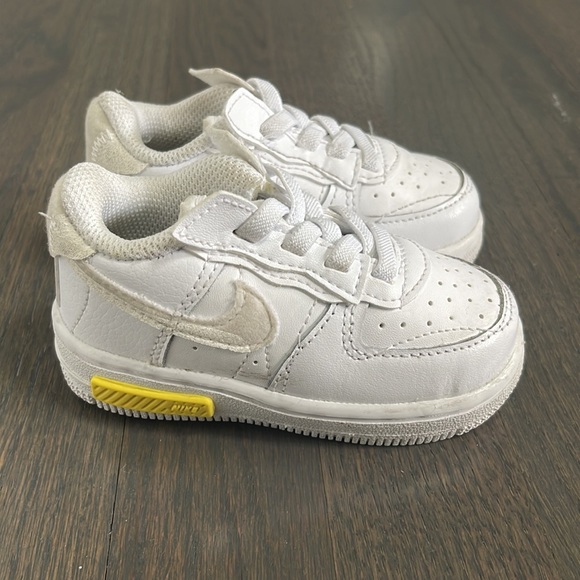 Toddler Nike Low Air Force 1’s - Picture 2 of 4